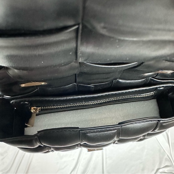 NWOT Gold Link Chain Black Bag - Picture 3 of 3